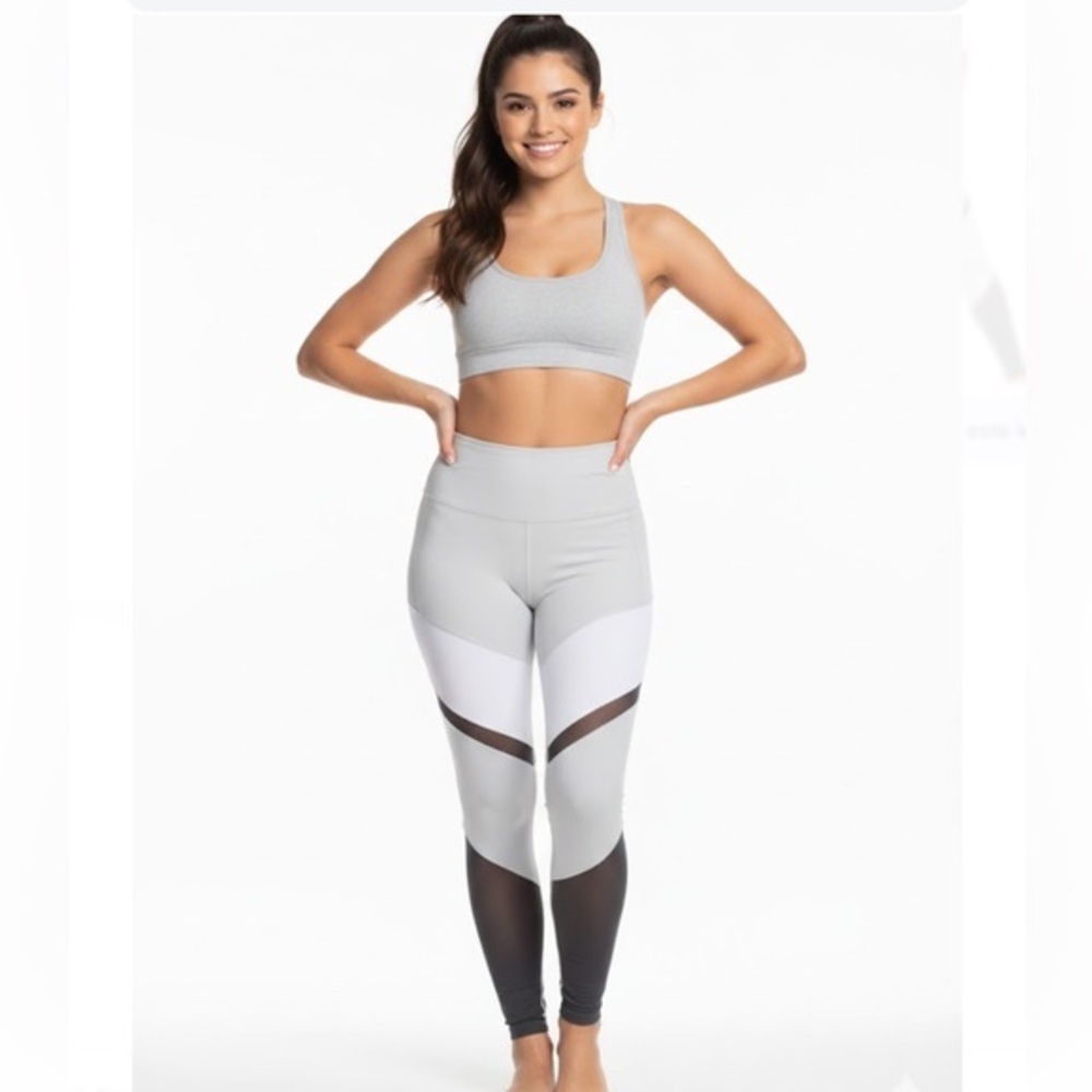 ALO Yoga Gray Activewear Top. SIZE  S